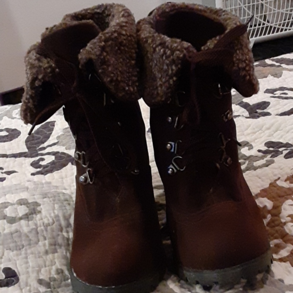 Shoe boots